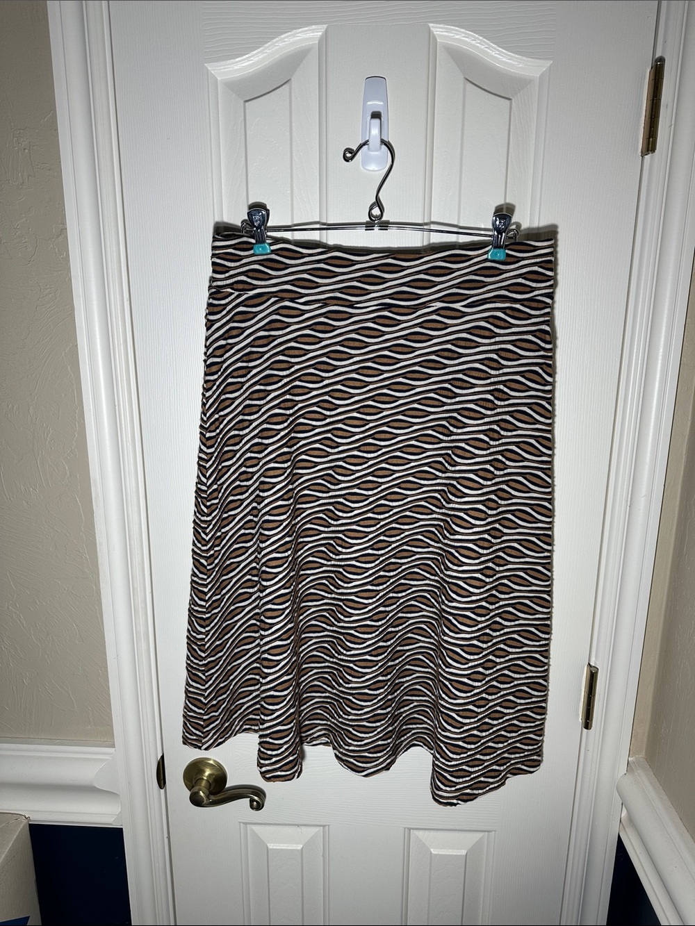 Dressbarn Skirt Brown, Cream & Black Wavy Stripe Elastic Waist Size M